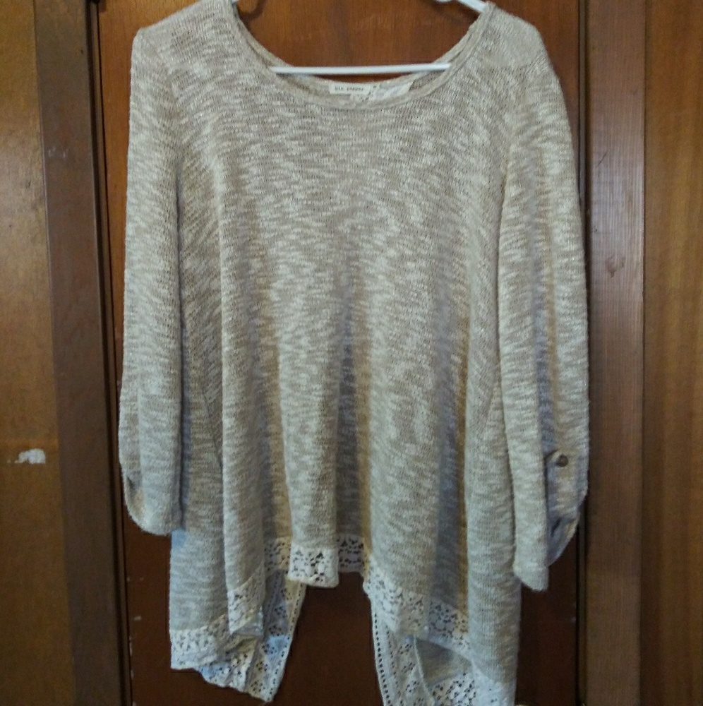 Blu Peppa blouse . light cotton. Cream amd off whi
